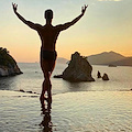 Roberto Bolle torna a Positano. Tramonto mozzafiato a Li Galli