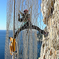 Rocciatore precipita e si infortuna a Conca dei Marini, soccorso in elicottero