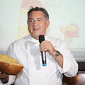 Sal De Riso presenta il suo panettone salato "Il Contadino innamorato"