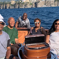 Samuel L. Jackson raggiunge Magic Johnson: per le due star relax tra Sorrento e Capri 