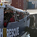 Sbarco a Salerno di 172 migranti: le operazioni di accoglienza della Croce Rossa