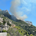 Secondo incendio a Maiori, fiamme a Capo d'Orso: strada chiusa 