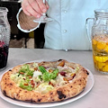 Sorrento: Antonino Esposito lancia la "Pizza Sorsi d'Estate", con percoche nel vino e scarola riccia 