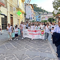 Sorrento, fiaccolata e lungo corteo per ricordare Giulia Tramontano e il piccolo Thiago 