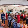 Sorrisi e divertimento a Positano: bimbi si cimentano in cucina, pranzo di Natale per gli anziani 