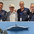 Steven Spielberg torna in Costiera Amalfitana: dopo il relax a Maiori col suo yacht, la ripartenza dall'aeroporto di Salerno