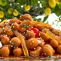 Struffoli e liquore al mandarino: l’abbinamento “per le feste” della Pasticceria Gambardella di Minori