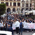 Studenti in corteo per salvare l'ospedale