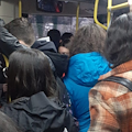 Tagli al trasporto pubblico in Costa d'Amalfi, continuano disagi: studenti ammassati nei bus /FOTO