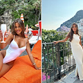 Tarsha Whitmore lascia tutti senza fiato a Positano. La modella in total white dalla spiaggia di Arienzo 