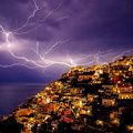 Tempesta di fulmini a Positano: le foto di Fabio Fusco arrivano su Salerno Today