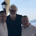 Tim Robbins torna in Costiera: per l'attore premio Oscar tappa di gusto alla Torre Normanna [FOTO]