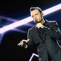 Tiziano Ferro in tour, sold out la tappa di Salerno. Tra effetti speciali una cascata d'acqua sul palco 