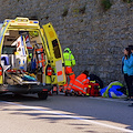 Tragedia a L'Aquila, auto piomba nel giardino di asilo: morto un bimbo, cinque feriti 