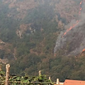 Tramonti: incendio devasta Paterno Sant'Arcangelo, volontari chiamati a evitare il peggio [FOTO]