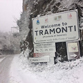 Tramonti: neve al Valico di Chiunzi e al Passo. Mezzi in difficoltà, si transita solo con catene [FOTO e VIDEO]