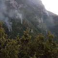 Tramonti, sotto controllo l’incendio a Foce di Gete. Secondo giorno di canadair a Paterno Sant’Arcangelo