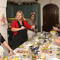 Un corso 'homemade' per imparare a fare le zeppole, a Positano tutti a casa di Lucia /FOTO