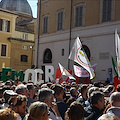 Una legge elettorale "imbarazzante" votata a colpi di fiducia. Il Movimento 5 Stelle scende in piazza. /Video