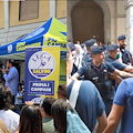 Usano musica per protestare Salvini: cittadini di Cava aggrediti dalla polizia