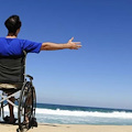 Uscite su spiaggia per persone con disabilità: i ringraziamenti a Don Gennarlo Lo Schiavo e ai Sindaci di Cava e Vietri sul Mare 