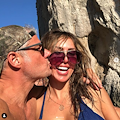 Vacanza a Positano per Kelly Dodd e Rick Leventhal, l’attrice e il reporter sono giunti su uno yacht