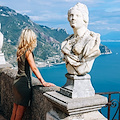 Vacanza in Costa d'Amalfi: gli accessori indispensabili secondo “Luxury Travel Magazine”