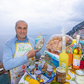 Valentì presenta la sua colomba artigianale farcita con marmellata al limone e al mandarino /Foto