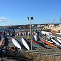 Vento forte: sulla spiaggia di Maiori volano canoe, feriti 4 atleti. Gare Campionati Italiani di Coastal Rowing rinviate a domani [FOTO]