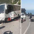 Vico Equense, terribile incidente sulla Statale Amalfitana: bus sfonda parapetto, ferito un motociclista 