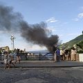 Vietri sul Mare, auto prende fuoco nel parcheggio [FOTO]