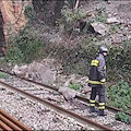 Vietri sul Mare, frana investe i binari del treno: sgomberata abitazione soprastante il costone /VIDEO