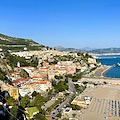 Vietri sul Mare, spiagge libere chiuse di sera e falò vietati sull'arenile: l'ordinanza 