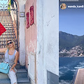 Wanda Nara tifa Italia da Capri e saluta Positano dallo yacht