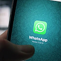 WhatsApp mette il lucchetto ai messaggi privati con la funzionalità "Chat Lock"