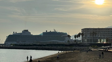 A Salerno ecco "Vista", nave da crociera di ultima generazione della Oceania Cruises 