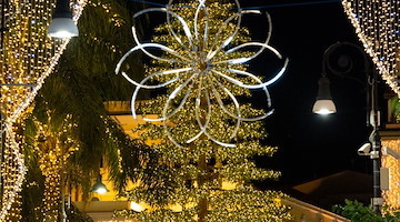 A Sorrento tutto pronto per l'accensione dell'albero di Natale e delle luminarie della città