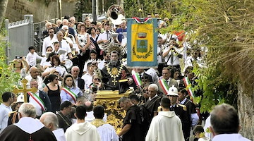 Agerola onora Sant'Antonio Abate: falò, sapori e musica per una festa indimenticabile