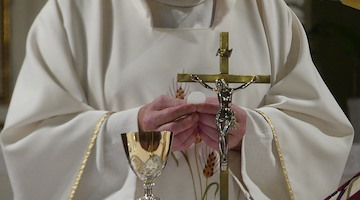 Avellino, fa incidente stradale e viene trovato positivo all’alcoltest: sospeso sacerdote 