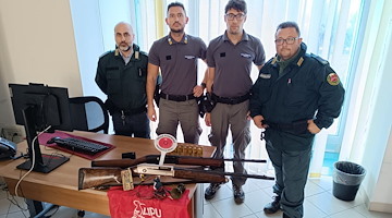 Denunciato cacciatore abusivo con fucile rubato nel Napoletano: sequestrata l’arma