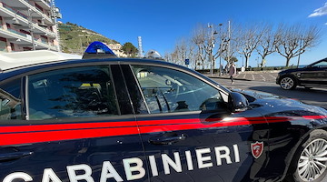 Minaccia conoscente per ottenere denaro, uomo arrestato a Tramonti 