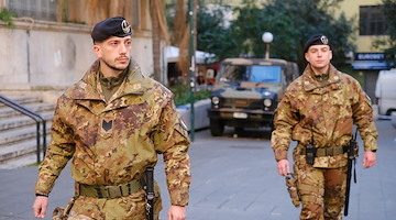 Operazione "Strade Sicure": militari dell'Esercito in azione in provincia di Napoli 