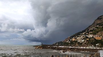 Prorogata l’allerta meteo gialla in Campania per temporali e rischio idrogeologico