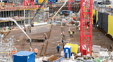 Rubano materiale edile da un cantiere e aggrediscono il custode: due arresti a Salerno