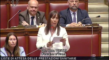 Sanità, Vietri (FdI): “Campania non trasparente su liste d’attesa, nuova bocciatura per De Luca”