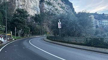 Sorrento, conclusi i lavori in via Capo: circolazione riprende regolarmente 