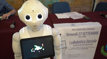 Vietri sul Mare accoglie il robot umanoide Pepper: un passo avanti nella robotica sociale