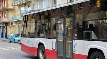 Violenza su un bus ad Angri, aggrediti due verificatori di Busitalia. L'Ugl Salerno sollecita interventi per la sicurezza