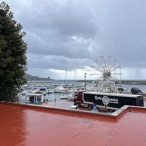 Ruota panoramica a Marina di Camerota