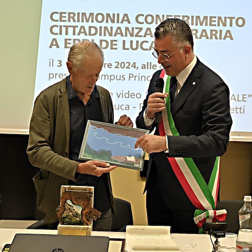 Agerola, conferita la cittadinanza onoraria allo scrittore Erri De Luca